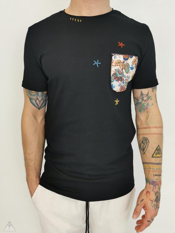 T-shirt ricamo nera